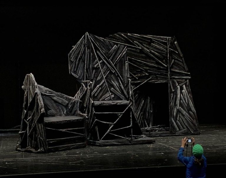 „Duell“ for Staatsschauspiel Dresden with HfM Dresden
Stage Design: Pauline Malack
Scenic Painting, 2023